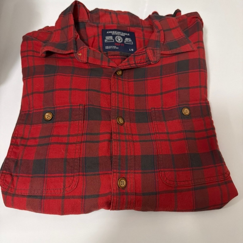 American Eagle Outfitters Red and Black Plaid Men's Shirt